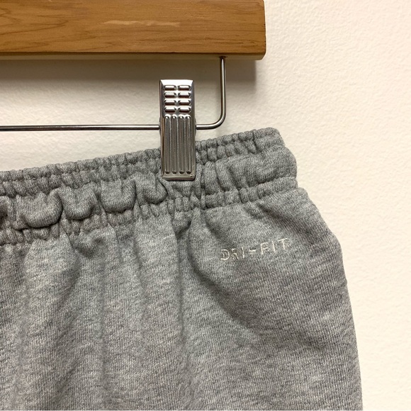 Nike Standard Issue Sweat Shorts Size L Grey Basketball French Terry Zip Pocket - Picture 10 of 12